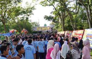 Guru Hebat Indonesia Kuat, PGRI Bangkinang Kota Lakukan Gerak Jalan Santai Berhadiah
