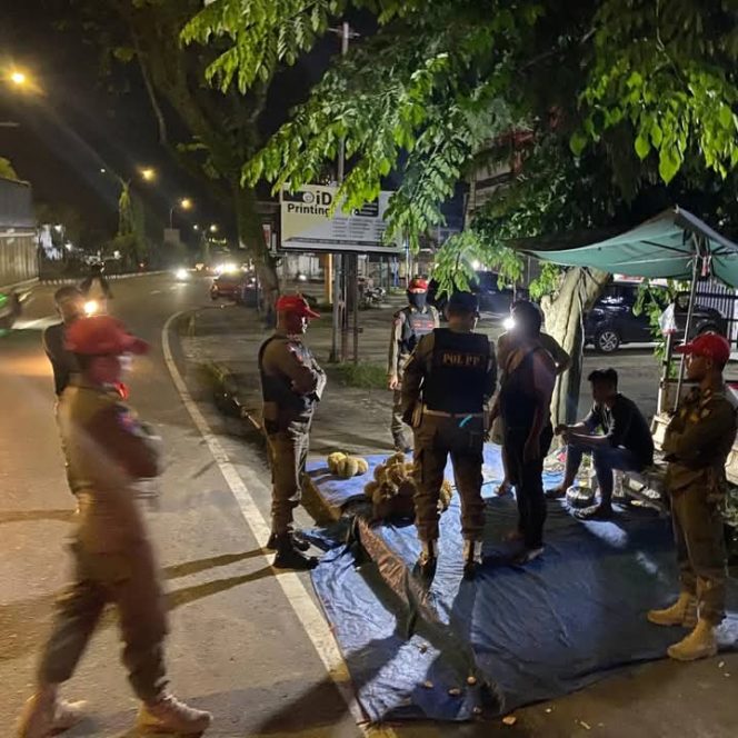 
					Tim Patroli 24 Jam Satpol PP Kampar Lakukan Pengawasan dan Monitor Lokasi Strategis di Bangkinang Kota
