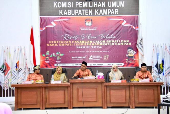 
					Rapat Pleno Terbuka KPU Kampar, Bupati dan Wabup Kampar Telah Ditetapkan