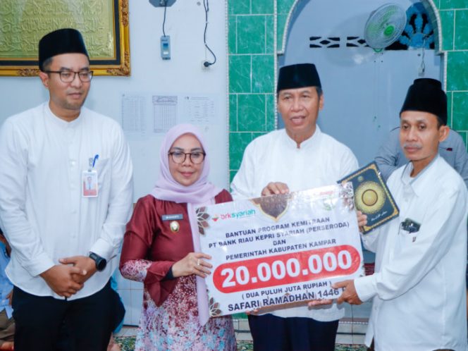 
					Safari Ramadhan di Kampar Kiri Tengah, Wabup Misharti Serahkan Bantuan CSR