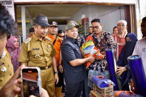 Bupati Ahmad Yuzar bersama Gubri Tinjau Masyarakat Terdampak Banjir