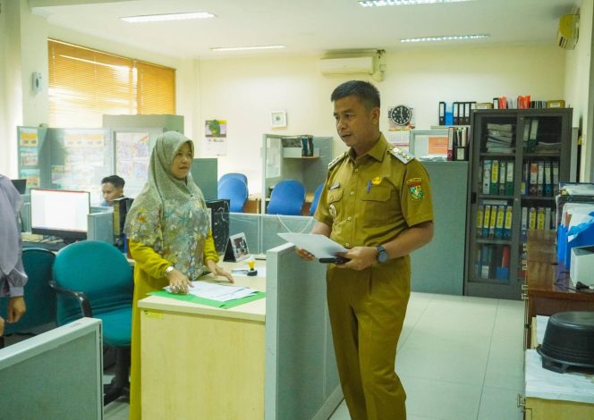 
					Pastikan Kedisiplinan ASN dan THL, Bupati Ahmad Yuzar Lakukan Sidak di Bagian Setda Kampar