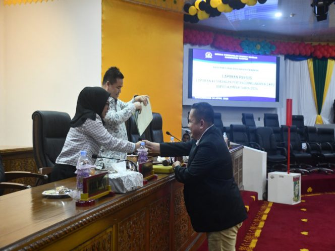 
					Hadiri Rapat Paripurna DPRD Kampar, Wabup Misharti Berikan Apresiasi Laporan Pansus
