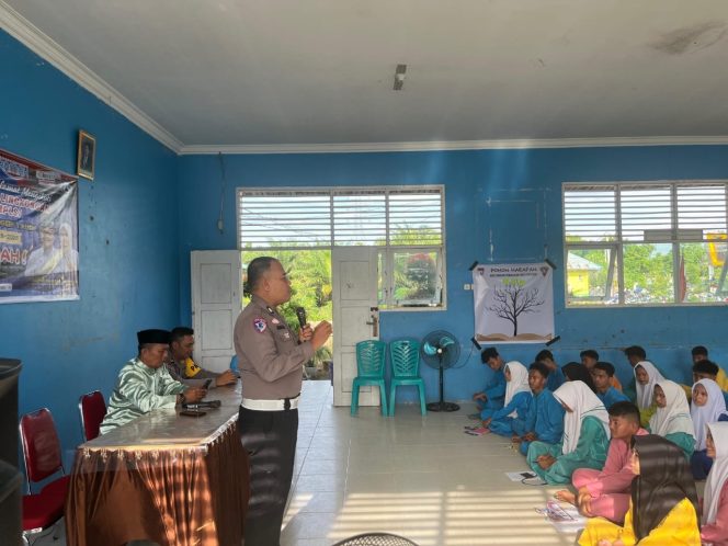 
					Satlantas dan Satbinmas Polres Kampar Beri Edukasi Keselamatan di SMK N 1 Kuok