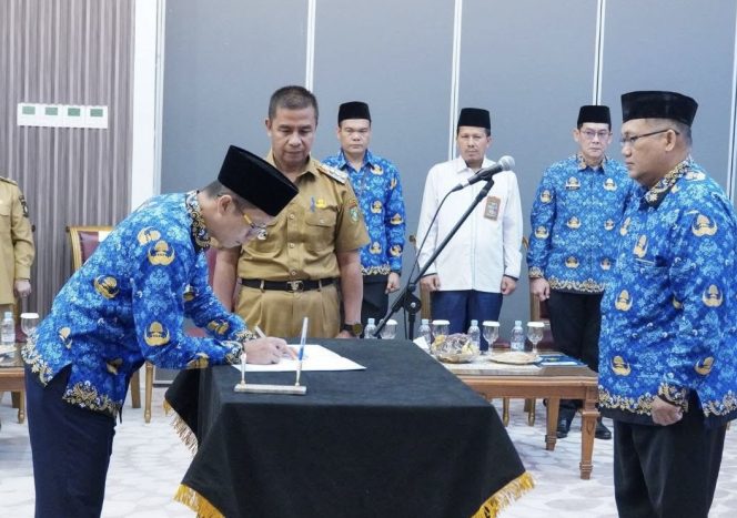
					Refizal Resmi Jadi Ketua KORPRI Kampar, Ini Kata Bupati Ahmad Yuzar