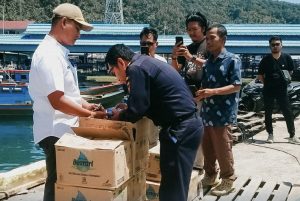 Bea Cukai Tanjungpinang dan Aparat Gabungan Gagalkan Penyelundupan 7.680 kaleng Miras di Anambas