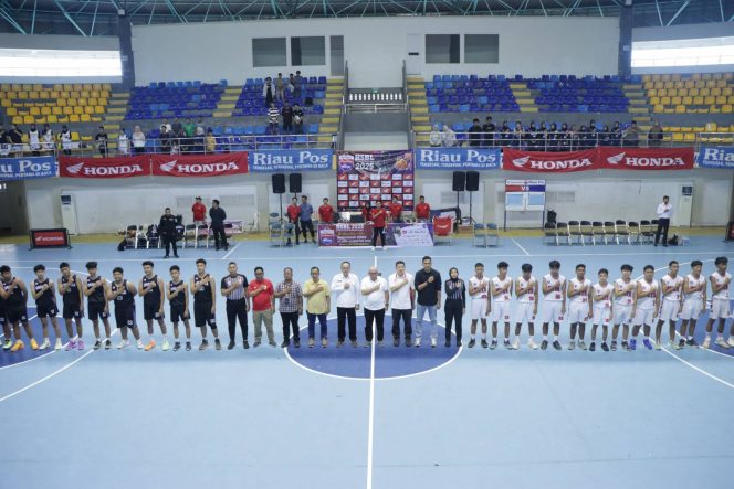 
					Plt Kadiskominfo Zulfikar Resmi Buka Turnamen Riau Pos Honda Student Basketball League