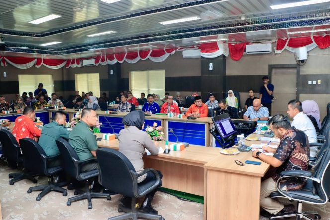 
					Bupati Ahmad Yuzar Pimpin Rapat Persiapan HUT Riau dan HUT RI