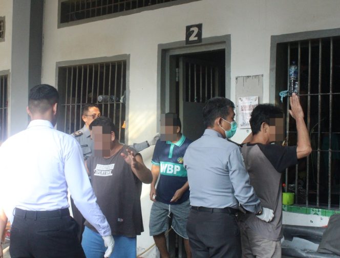 
					Lapas Bangkinang Lakukan Razian Kamar Hunian WBP, Cegah Peredaran Barang Terlarang