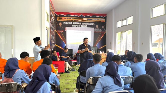 
					PWI Kampar Laksanakan Pelatihan Jurnalistik untuk Pelajar dan Mahasiswa