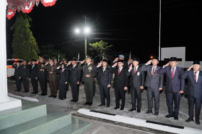 
					Bupati, Wabup Hadiri Apel Kehormatan dan Renungan Suci di TMP Eka Kesuma Bakti Bangkinan, Ini Harapan Ahmad Yuzar