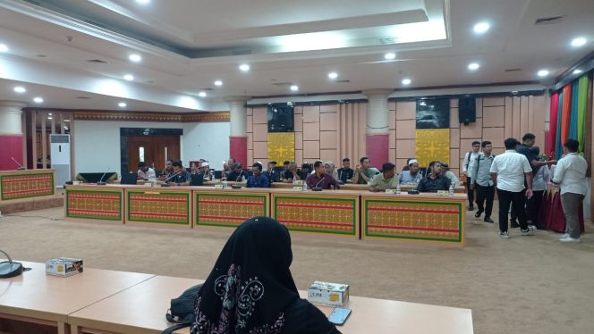 
					RDP dengan DPRD Provinsi Riau, AMMP Sampaikan Aspirasi Tolak Relokasi
