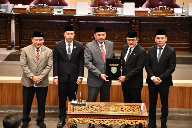 
					DPRD Sumsel Tetapkan Pasangan Gubernur dan Wakil Gubernur Sumsel Periode 2025-2030