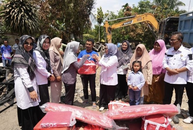 
					Sambangi Korban Kebakaran di Kampar Kiri Hilir, Wakil Bupati Misharti Serahkan Bantuan