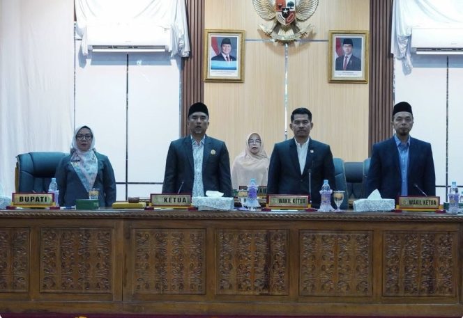 
					Rapat Paripurna DPRD Kampar, APBDP Rp 3,091 T Disahkan