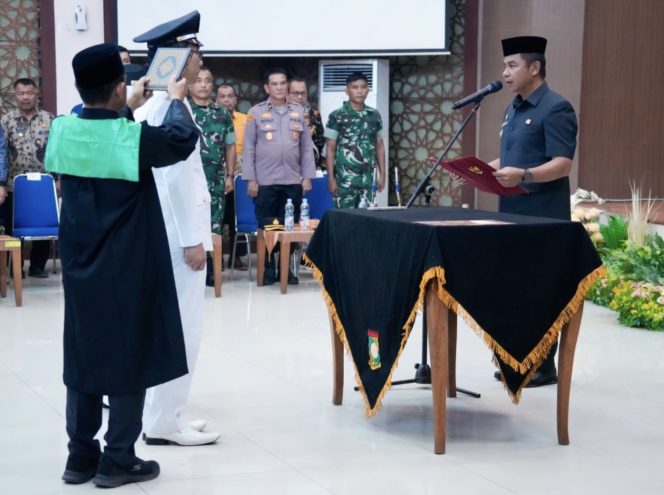 
					53 Kepala Desa Resmi Dikukuhkan Bupati Kampar, Perpanjangan Masa Bhakti Hingga 2027