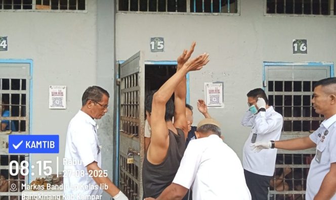
					Lapas Bangkinang Razia Kamar Hunian dan Tes Urine WBP, Pastikan Lingkungan Bersih Narkoba