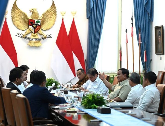 
					Rapat Terbatas di Istana, Presiden Prabowo Tekankan Percepatan Program Prioritas Nasional