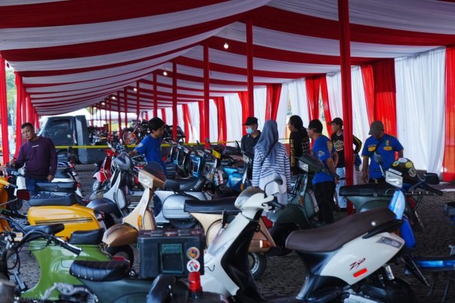 
					320 Kendaraan Legendaris Meriahkan Pesta Rakyat HUT ke-80 TNI di Monas