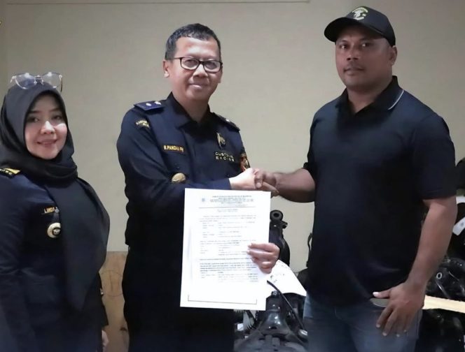 
					Bea Cukai Pekanbaru Serah Terimakan Hasil Lelang Barang Tegahan