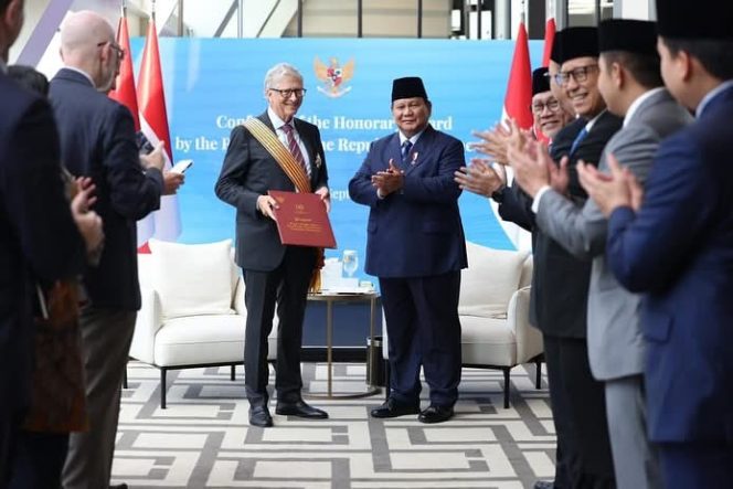 
					Presiden Prabowo Gelar Pertemuan dengan Bill Gates, Anugerahkan Bintang Jasa Utama
