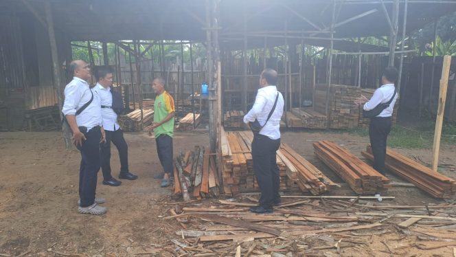 
					Polres Kampar Lakukan Penertiban Sawmill Ilegal dan Pasang Police Line
