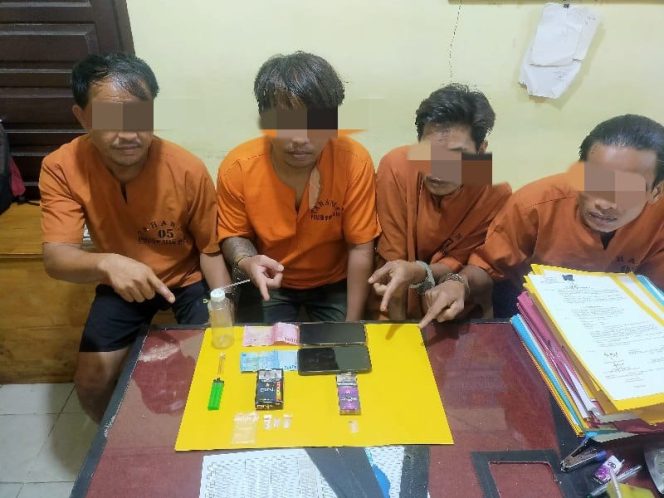 
					Asyik Pesta Sabu, Empat Pria Diringkus Polsek Siak Hulu
