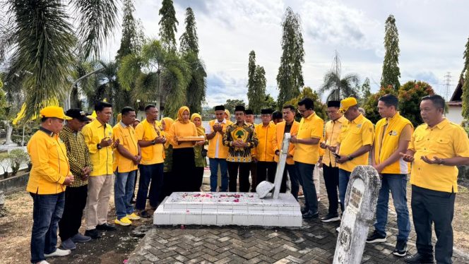 
					DPD Golkar Kampar Ziarah ke Taman Makam Pahlawan Peringati HUT ke-61