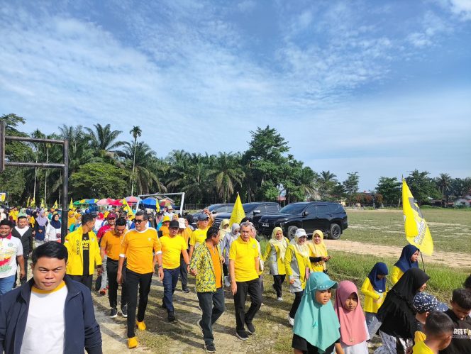 
					Ratusan Warga Lipat Kain Antusias Ikuti Jalan Sehat HUT ke-61 Partai Golkar