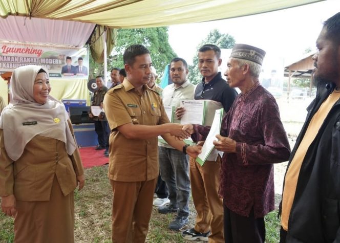 
					Bupati Kampar Luncurkan Peternakan Rakyat Modern Sekaligus Kukuhkan UPJA dan Serahkan ALSINTAN