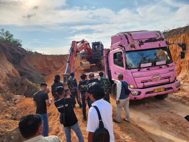 
					Galian C Ilegal Merajalela, Sat Reskrim dan Kodim 0313/KPR Turun Tangan