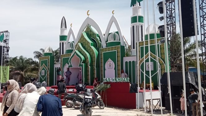 
					Astaka Utama MTQ Ke 54 Tahun 2025 di Lingkungan Masjid Raya Nurul Yaqin Desa Sungai Jalau Kampar Utara