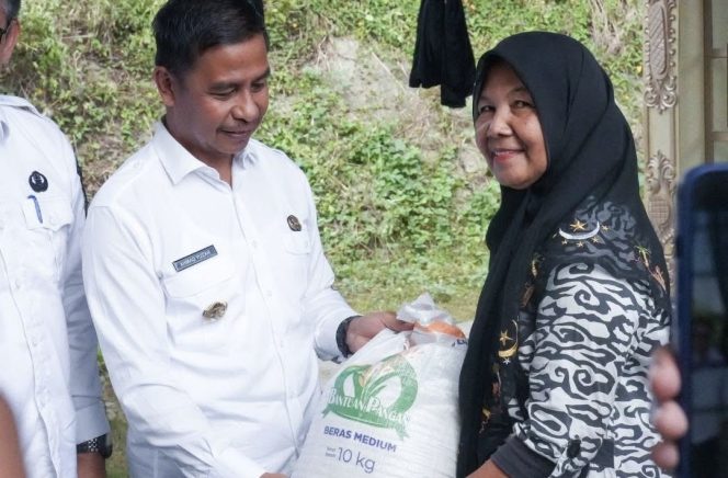 
					Bupati Ahmad Yuzar Lepas Penyaluran Bantuan Pangan di Desa Pulau Lawas