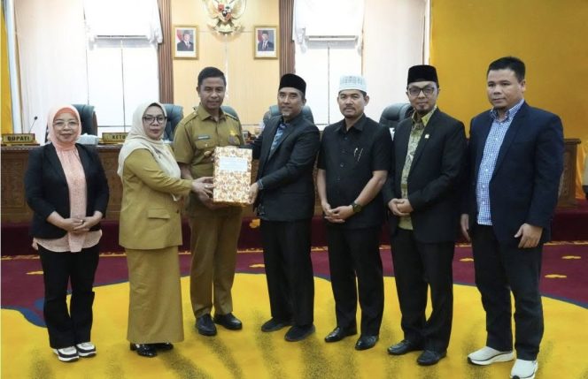 
					Bupati Kampar Hadiri Rapat Paripurna DPRD Bahas Laporan Badan Anggaran Atas Ranperda APBD Tahun 2026