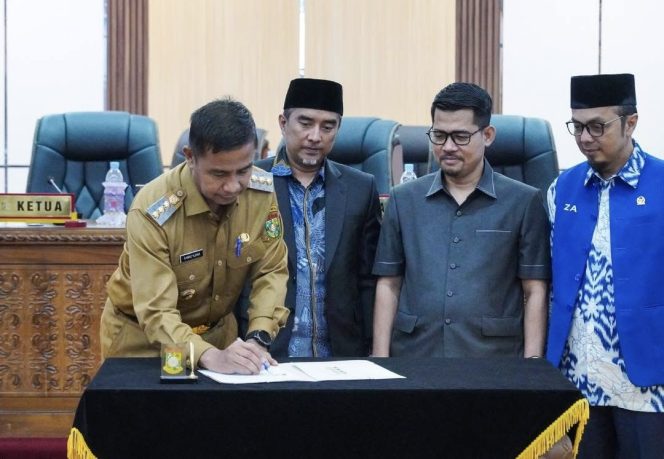 
					Bupati Ahmad Yuzar Hadiri Rapat Paripurna DPRD Penetapan Propemperda dan Penyampaian Laporan Pansus