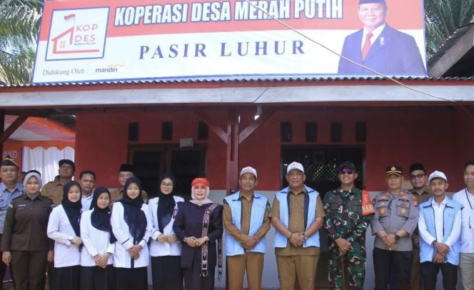 
					Bupati Rohul Hadiri Peresmian Koperasi Merah Putih Secara Virtual bersama Presiden Prabowo