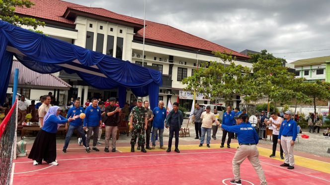 
					Menuju Kampar Emas, Kejurkab Sepak Takraw Resmi Dibuka Wabup Misharti