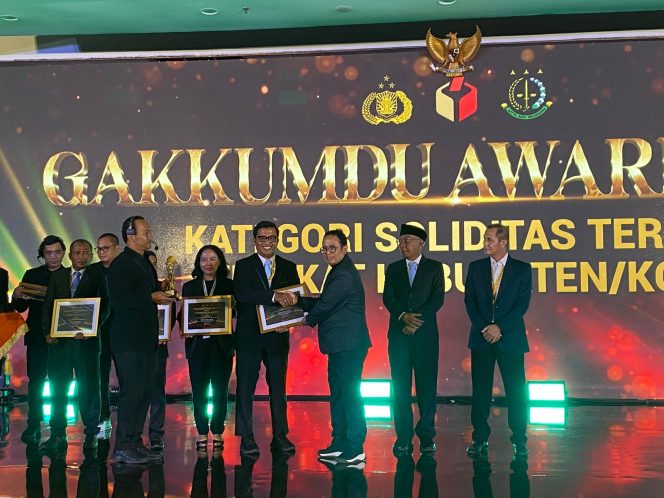 
					Raih Juara III Kategori Soliditas dan Fasilitasi Terbaik di Ajang Gakkumdu Award 2025, Bawaslu Kampar Apresiasi Kejari dan Polres