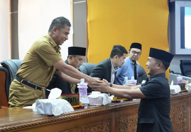 
					Bupati Ahmad Yuzar Hadiri Rapat Paripurna DPRD Kampar