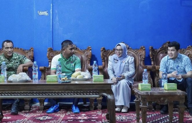 
					HUT ke-76, Bupati Kampar Resmi Buka Turnamen Badminton