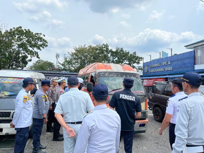 
					Dishub Kampar bersama Tim Gabungan Lakukan Giat Ramp Check dan Pengecekan Asuransi Angkutan Penumpang di Terminal Bangkinang