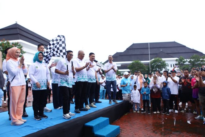 
					Ribuan Warga Banten Meriahkan Jalan Sehat HPN 2026