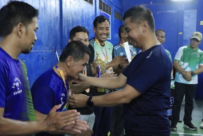 
					Bupati Ahmad Yuzar Resmi Tutup Turnamen Badminton HUT Kampar ke-76