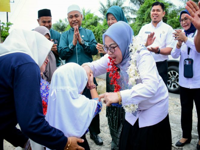 
					Wabup Misharti Launching TV Pintar Digital di UPT SPNF SKB Kampar