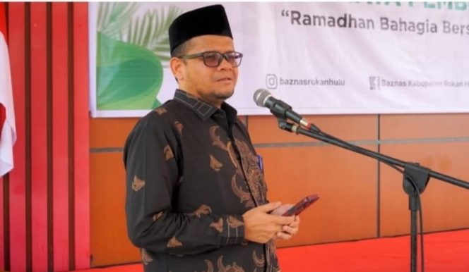 
					BAZNAS Rohul Salurkan Bantuan Sembako Rp128,8 Juta untuk 368 Petugas Kebersihan dan Pertamanan
