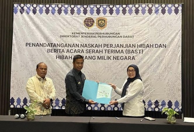 
					Pemkab Kampar Lakukan Penandatanganan Naskah Perjanjian Hibah dan BAST Bus Sekolah