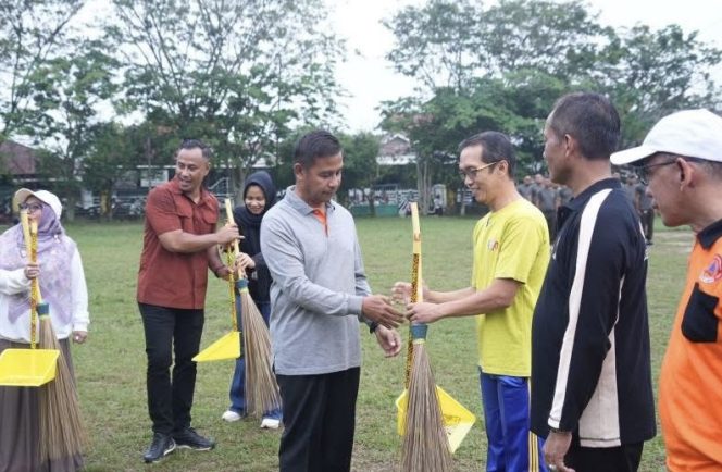 
					Bupati Ahmad Yuzar Pimpin Apel Gerakan Indonesia ASRI Serentak Se-Kabupaten Kampar