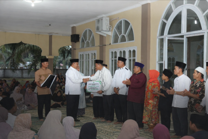 
					Safari Ramadhan di Tambusai Utara, Bupati Anton Realisasikan Aspirasi Infrastruktur Warga Payung Sekaki