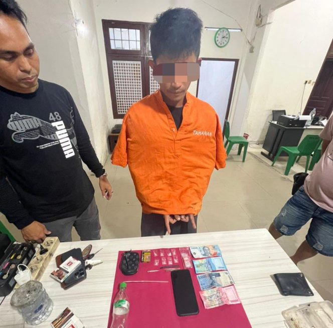 
					Polsek Tambang Obrak-abrik Rumah Pengedar Narkoba, 8 Paket Sabu-sabu Turut Disita