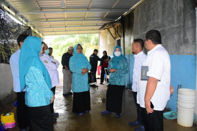 
					Pastikan Kebersihan dan Gizi Makanan Terjaga, Ketua TP PKK Kampar Tinjau SPPG Kasikan Tapung Hulu